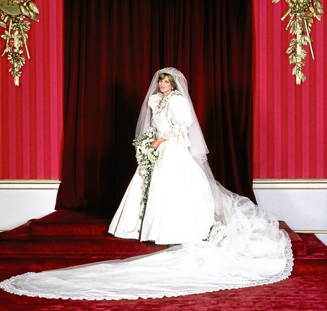 Princesa Diana (1981) | Casamento com o Príncipe Carlos. Vestido de David Emanuel.