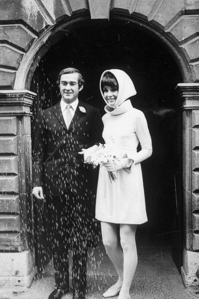 Audrey Hepburn (1969) | Casamento, na Suiça, com o psiquiatra italiano Andrea Dotti. Vestido de Hubert de Givenchy.