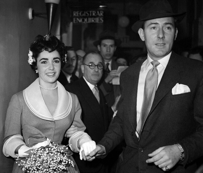 Elizabeth Taylor (1952) | Casamento com o ator britânico Michael Wilding