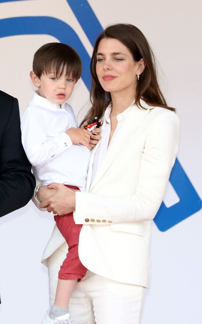 Raphaël Elmaleh do Mónaco | Tem cinco anos e é filho de Charlotte Casiraghi e Gad Elmaleh. É o único filho da princesa Charlotte do Mónaco.