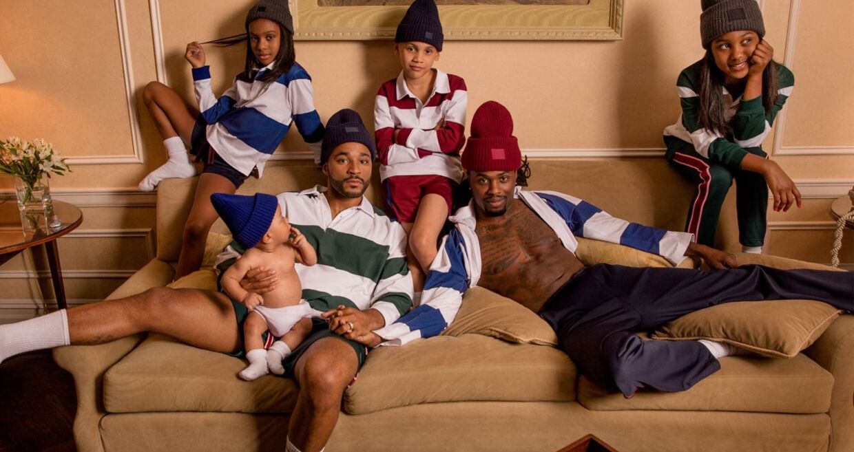 Acne Studios lança campanha com pais homossexuais