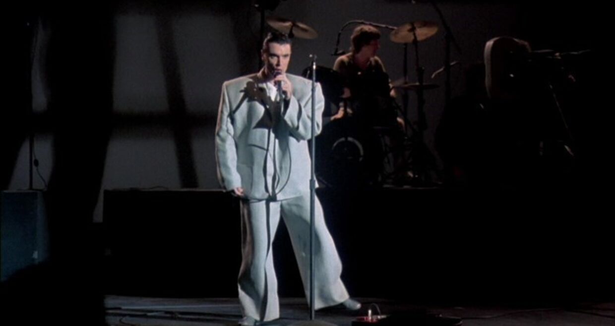 David Byrne em Stop Making Sense, de 1984