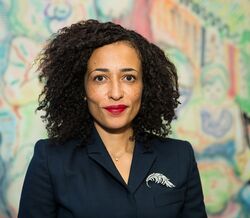 Zadie Smith acha que passamos demasiado tempo ao espelho