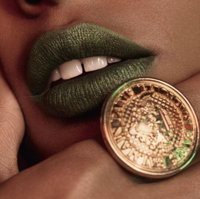 Doutzen Kroes é o rosto da colaboração da L’Oréal Paris com a Balmain