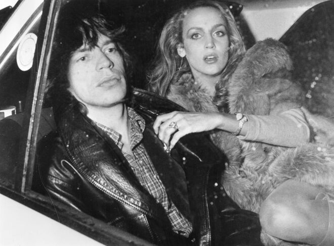 Mick Jagger e Jerry Hall | Conheceram-se em 1976, mas só se casaram em 1990, numa cerimónia não oficial em Bali. Estiveram juntos 23 anos e tiveram 4 filhos. Separaram-se em 1999.