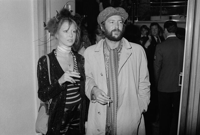 Pattie Boyd e Eric Clapton | Ficaram bons amigos na época em que Boyd ainda era casada com George Harrison. Apesar de muito apaixonado, Boyd nunca terá cedido às investidas de Clapton. A desilusão de amor deu lugar a um dos maiores êxitos de Clapton: Layla and Other Assorted Love Songs.