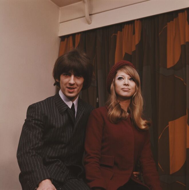 George Harrison e Pattie Boyd | Casaram em 1966, mas acabaram por se divorciar quando Boyd teve um affair com o guitarrista dos Faces, Ronnie Wood, e Harrisson por sua vez teve um relacionamento com a mulher de Ringo Starr, Maureen.