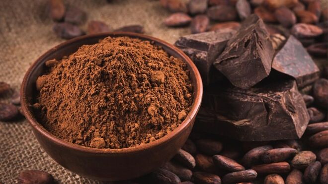 Chocolate preto: Opte sempre pelo chocolate com uma maior concentração de cacau, pelo menos 70%. Assim, consume muito menos calorias e está a ingerir mais antioxidantes, que ajudam a regular os níveis de cortisol, a hormona que provoca stress. É o único chocolate que pode usar como desculpa nos dias mais complicados. 