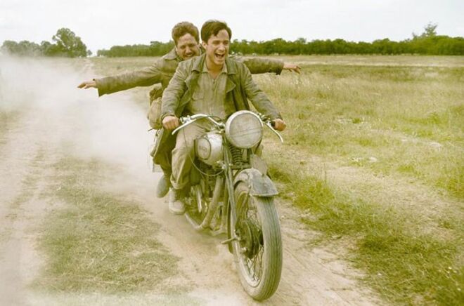 DIÁRIOS DE CHE GUEVARA (2004) | A história verídica da viagem de dois jovens, Che Guevara e o amigo Alberto Granado, que percorreram o continente sul-americano de mota.