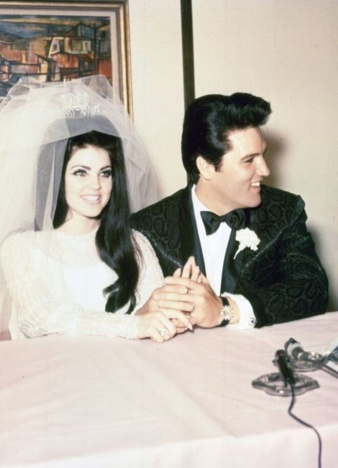 ELVIS PRESLEY E PRISCILLA PRESLEY | Esta foi uma longa e intensa relação que terminou quando Priscilla contou ao marido que se tinha apaixonado por outro homem. O divórcio chocou os fãs, mas eles sempre se mantiveram amigos. 