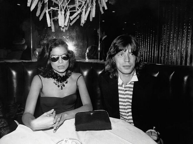 BIANCA E MICK JAGGER | Bianca entregou os papéis de divórcio em 1978, o mesmo ano em que já existiam rumores de uma relação entre Mick Jagger e Jerry Hall. 