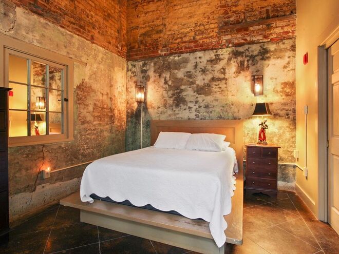 QUARTEL DE BOMBEIROS | Em Nova Orleães, nos Estados Unidos. Quartel histórico, renovado, com 7 quartos e 7 casas de banho. €971/noite