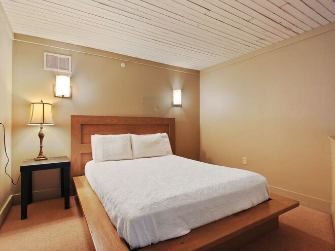 QUARTEL DE BOMBEIROS | Em Nova Orleães, nos Estados Unidos. Quartel histórico, renovado, com 7 quartos e 7 casas de banho. €971/noite