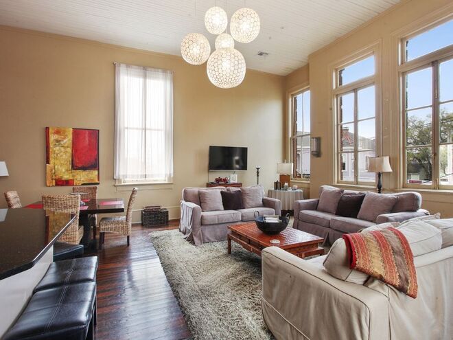 QUARTEL DE BOMBEIROS | Em Nova Orleães, nos Estados Unidos. Quartel histórico, renovado, com 7 quartos e 7 casas de banho. €971/noite