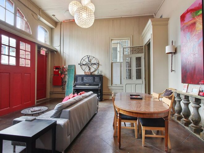 QUARTEL DE BOMBEIROS | Em Nova Orleães, nos Estados Unidos. Quartel histórico, renovado, com 7 quartos e 7 casas de banho. €971/noite