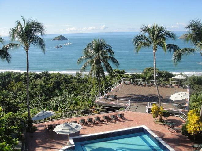 AVIÃO | Em Puntarenas, na Costa Rica. Tem 2 quartos, 2 casas de banho e uma kitchenette. €298/noite