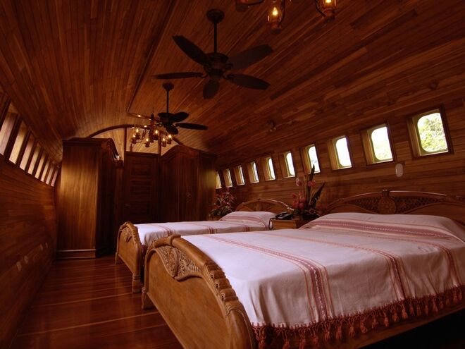 AVIÃO | Em Puntarenas, na Costa Rica. Tem 2 quartos, 2 casas de banho e uma kitchenette. €298/noite