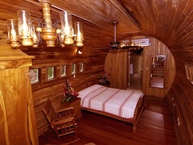 AVIÃO | Em Puntarenas, na Costa Rica. Tem 2 quartos, 2 casas de banho e uma kitchenette. €298/noite