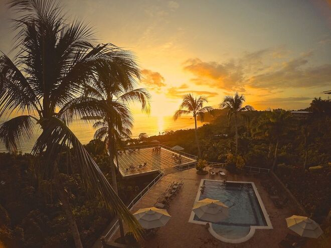 AVIÃO | Em Puntarenas, na Costa Rica. Tem 2 quartos, 2 casas de banho e uma kitchenette. €298/noite