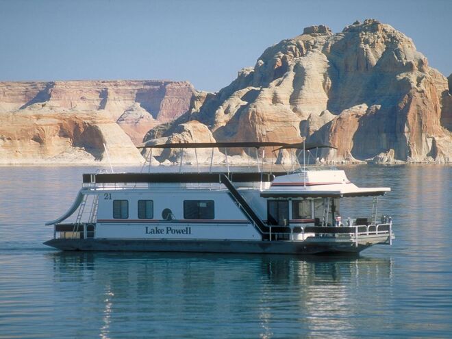 BARCO | No Arizona, Estados Unidos. O 59' Discovery Series oferece aquecimento central e ar condicionado, um deck superior atualizado e salas de estar e de jantar amplas, que tornam este barco uma ótima opção para grupos. €837/noite