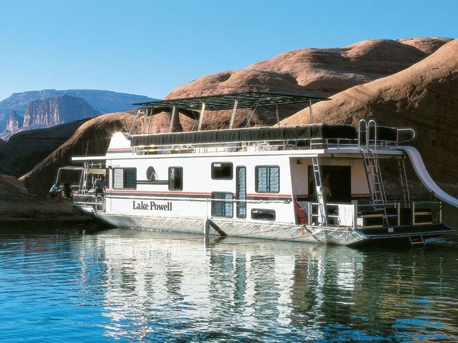 BARCO | No Arizona, Estados Unidos. O 59' Discovery Series oferece aquecimento central e ar condicionado, um deck superior atualizado e salas de estar e de jantar amplas, que tornam este barco uma ótima opção para grupos. €837/noite