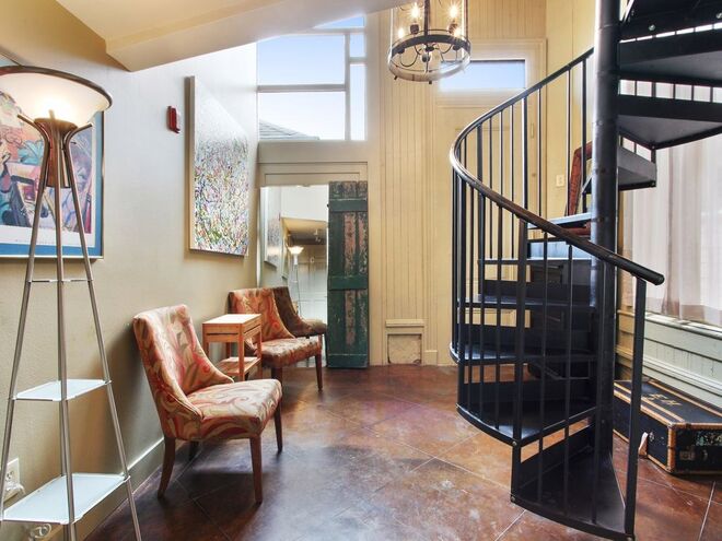 QUARTEL DE BOMBEIROS | Em Nova Orleães, nos Estados Unidos. Quartel histórico, renovado, com 7 quartos e 7 casas de banho. €971/noite