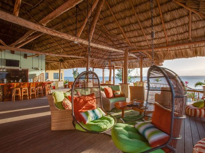 ILHA DESERTA | Em Belize, nas Caraíbas. Tem 5 quartos, 6 casas de banho e uma piscina. €1668/noite