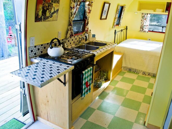 ROULOTTE | No Texas, nos Estados Unidos. Foi totalmente renovada, com um toque retro. É o lugar perfeito para fugir e rodear-se pela natureza de Wimberley Hill Country. Está equipada com se fosse uma casa. €121/noite