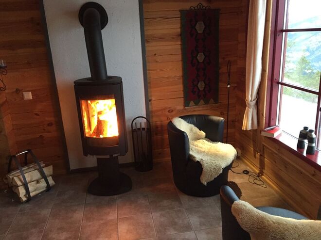 TELHADO DE RELVA | Em Telemark, na Noruega. Tem 3 quartos, 7 camas, cozinha equipada, sauna, lareira e televisão. €100/noite