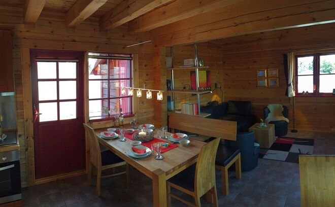 TELHADO DE RELVA | Em Telemark, na Noruega. Tem 3 quartos, 7 camas, cozinha equipada, sauna, lareira e televisão. €100/noite