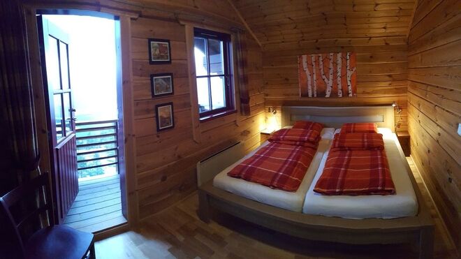 TELHADO DE RELVA | Em Telemark, na Noruega. Tem 3 quartos, 7 camas, cozinha equipada, sauna, lareira e televisão. €100/noite