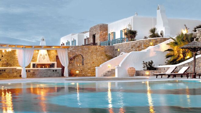 MYKONOS GRAND | Mykonos, Grécia. Leonardo DiCaprio, Mariah Carey, Hugh Jackman e Alessandra Ambrosio já ficaram hospedados neste hotel que conta com maravilhosas paisagens. 