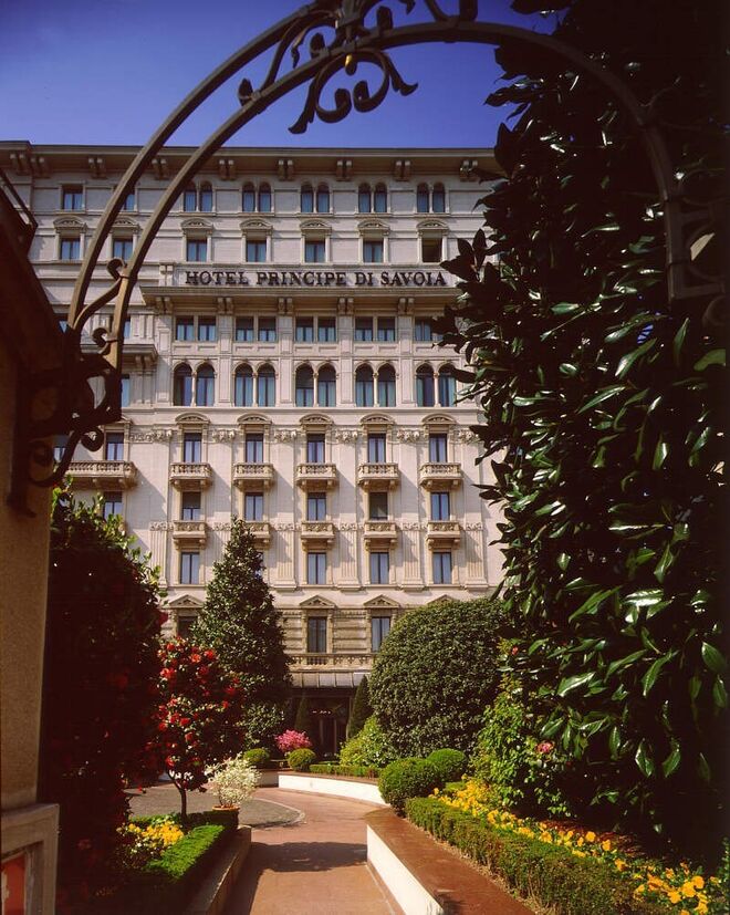 PRÍNCIPE DI SAVOIA | Milão, Itália. Desde 1920 que este lugar histórico é o preferido de muitos viajantes. A lista de hóspedes célebres inclui Madonna, Sofia Coppola e David Beckham. 