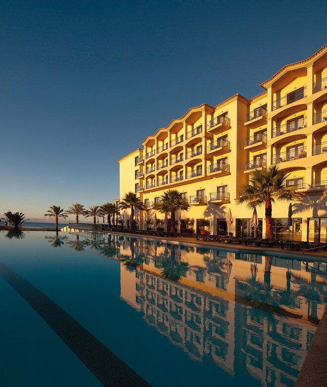 Vila Galé Santa Cruz: Noite em quarto standard duplo a partir de €60/noite por pessoa.