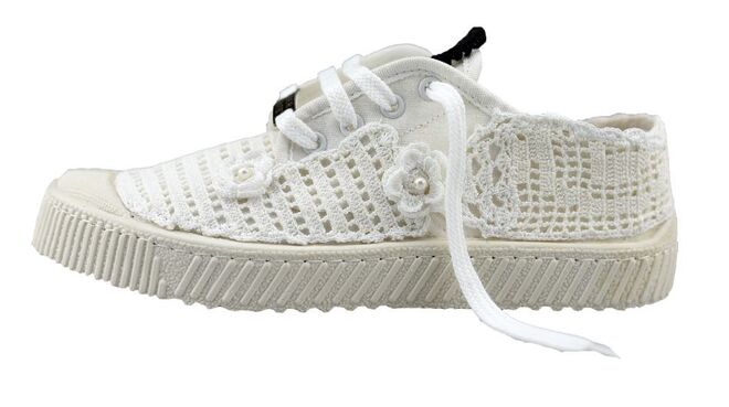 5. Ténis, €220, UBBER White, à venda no Mar d’Estórias