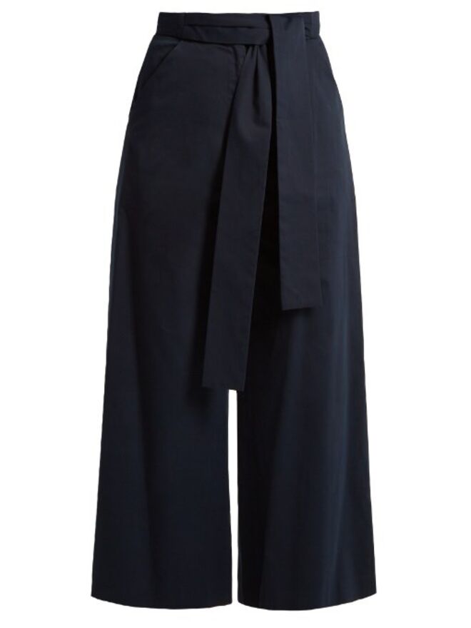 Calças, €346, Saloni, em matchesfashion.com