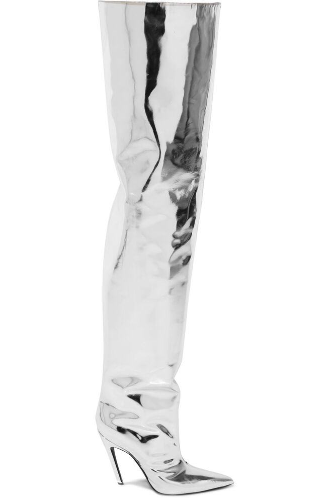 Botas, €1595, Balenciaga em net-a-porter.com