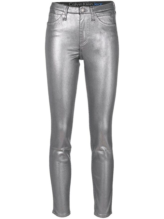 Calças, €156, Calvin Klein Jeans em farfetch.com