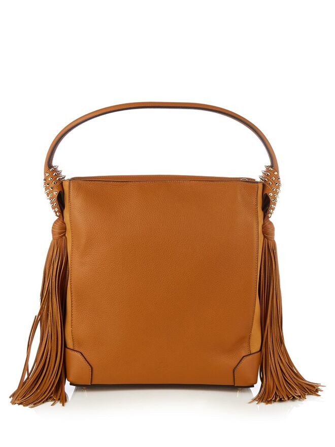 Carteira, €1680, Christian Louboutin, em matchesfashion.com