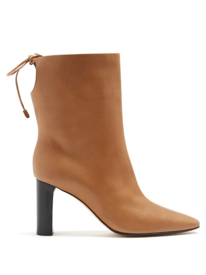 Botins, €1450, The Row, em matchesfashion.com