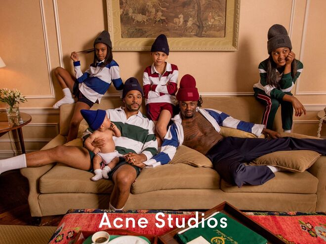 Acne Studios lança campanha com pais homossexuais