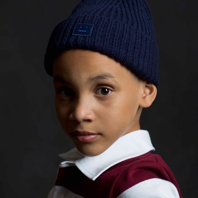 Acne Studios lança campanha com pais homossexuais