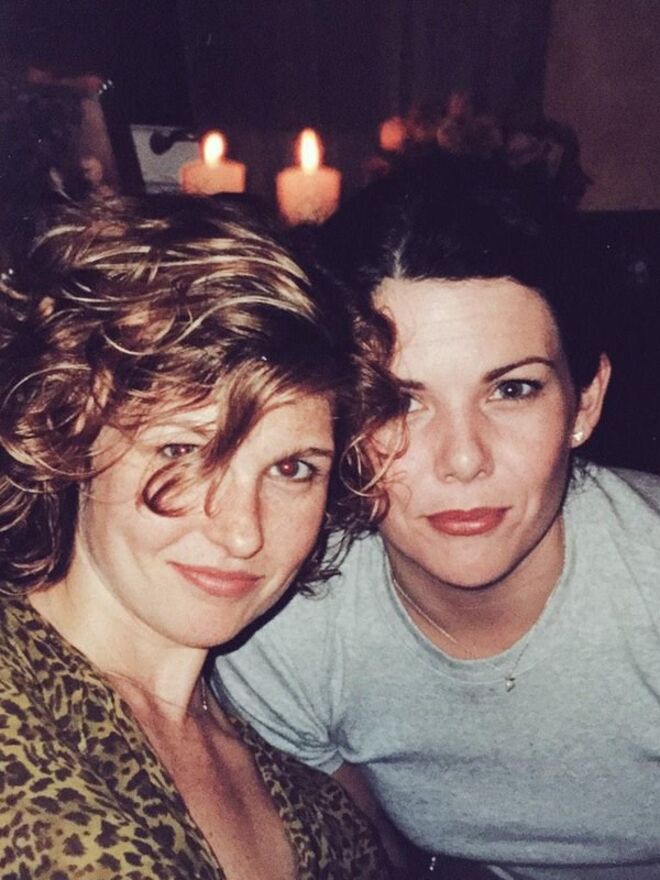 Lauren Graham e Connie Britton: Partilharam casa no final dos anos 90, numa altura em que não tinham mobília e viviam numa casa totalmente vazia. Ainda assim, a atriz da série Parenthood não lavava a loiça e, por isso, Graham tirava-lhe os sapatos.