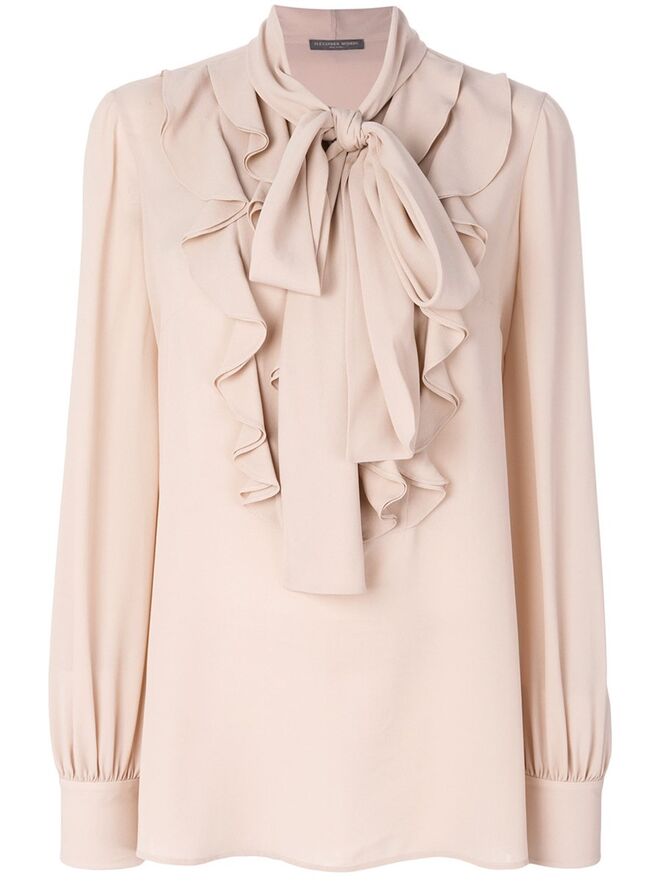 Camisola, €1075, Alexander McQueen em farfetch.com