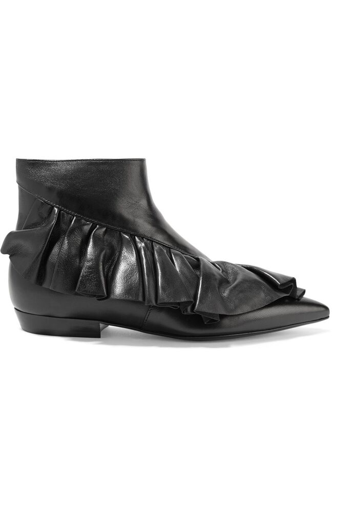 Botins, €795, J.W. Anderson em net-a-porter.com
