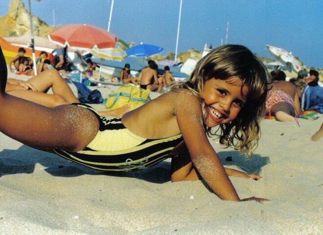 Carolina Patrocínio: a sua praia de infância era a Praia de São Rafael, no Algarve.