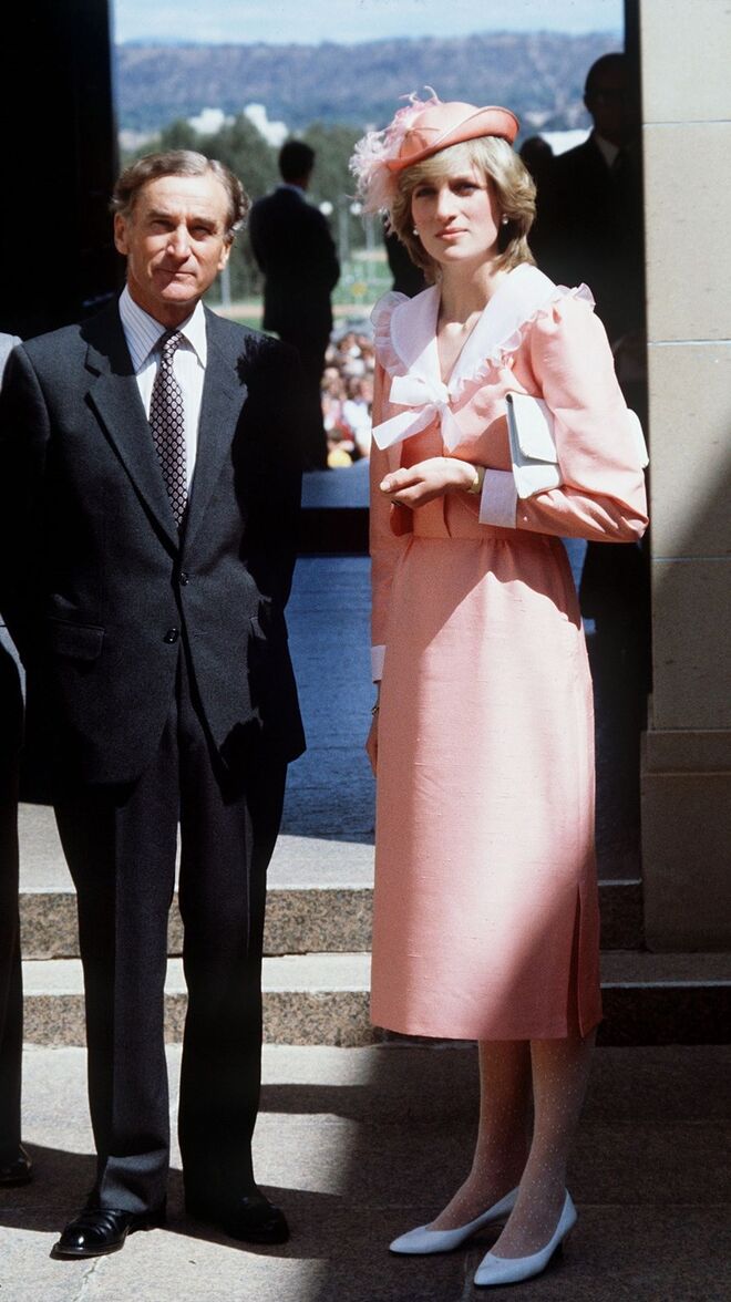 25 de março 1983 | Em visita a um memorial de guerra em Canberra, Austrália.