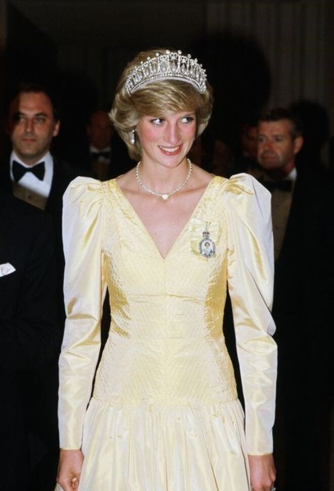 23 de junho 1983 | Usando a Cambridge Tiara e um colar oferecido pelo Príncipe Carlos por ocasião do nascimento do príncipe William.