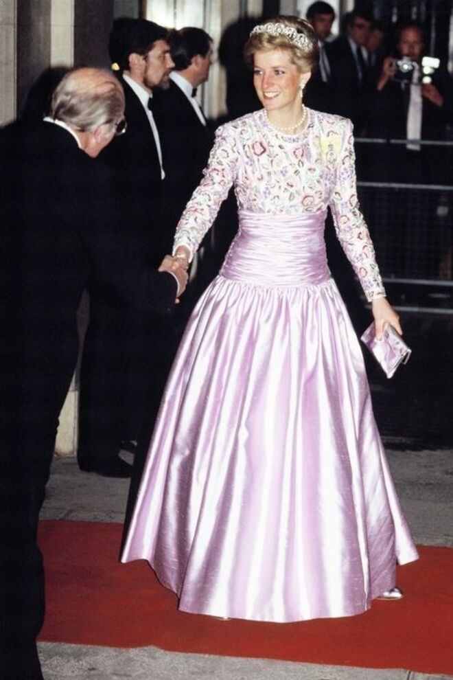 11 de maio 1989 | Com um vestido de Catherine Walker num evnto no hotel Claridges em Londres.