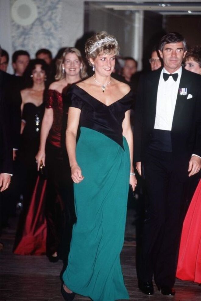 26 de outubro 1991 | Com um vestido de Catherine Walker, num jantar em Toronto